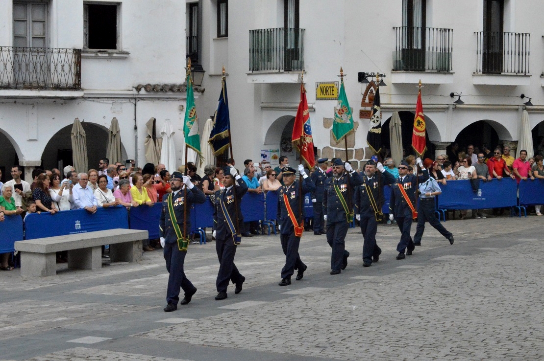 Acto de Jura de Bandera en la plaza alta de Badajoz