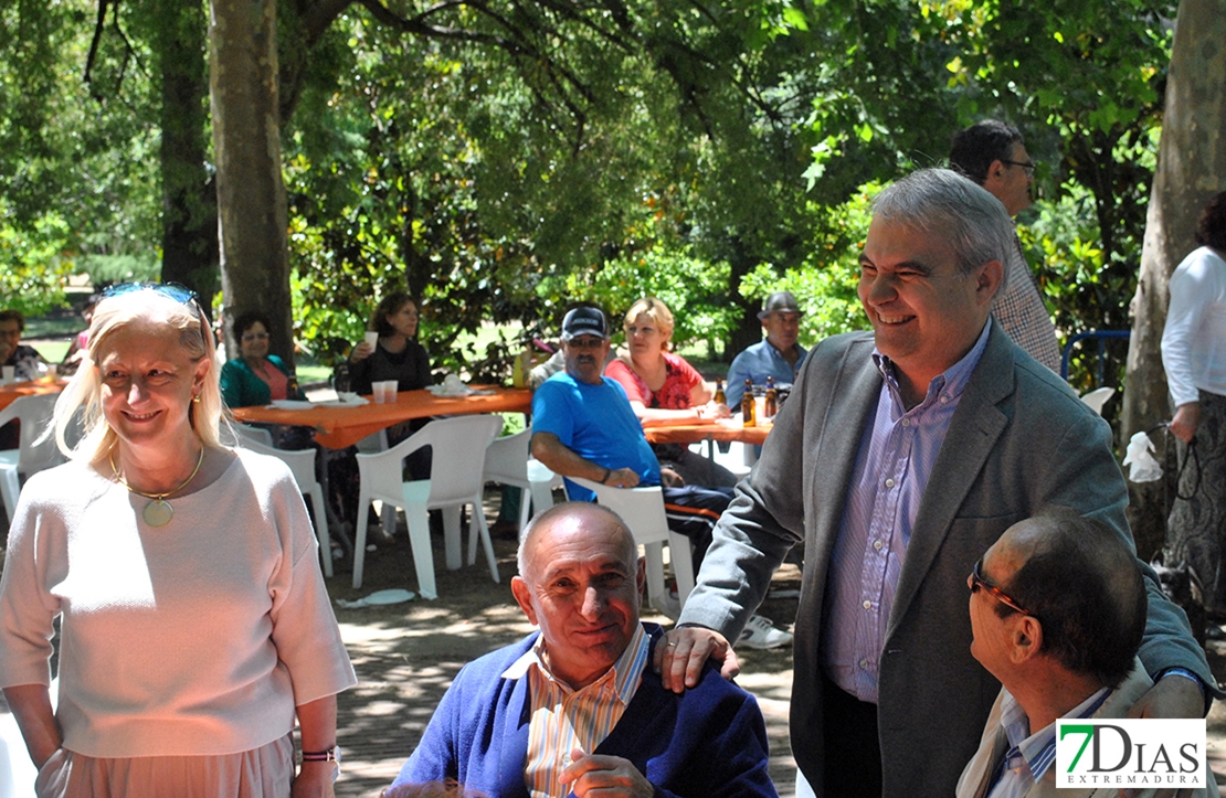 Jornada solidaria gastronómica de mayores en el parque de La Legión