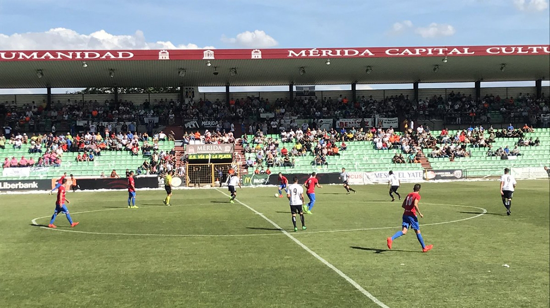 El Mérida AD cumple pero no consigue su premio