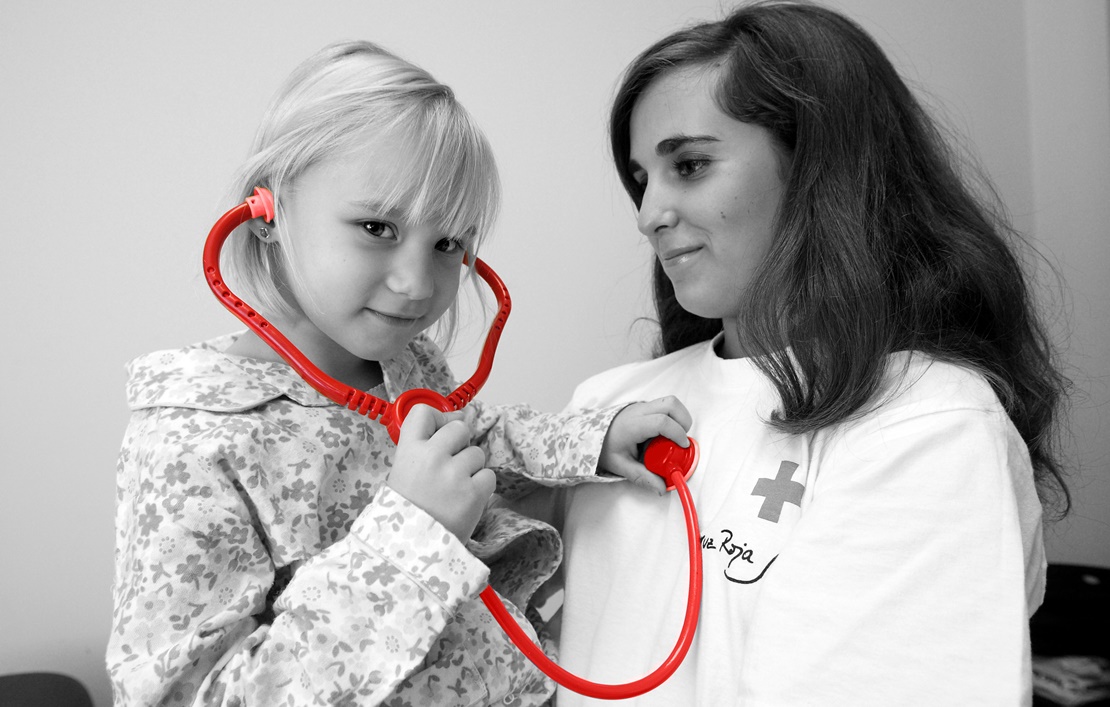Cruz Roja acompaña a más de 28.000 niños hospitalizados en España