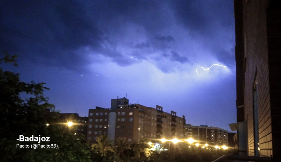 Más de 2.000 rayos tuvieron lugar este miércoles en Extremadura