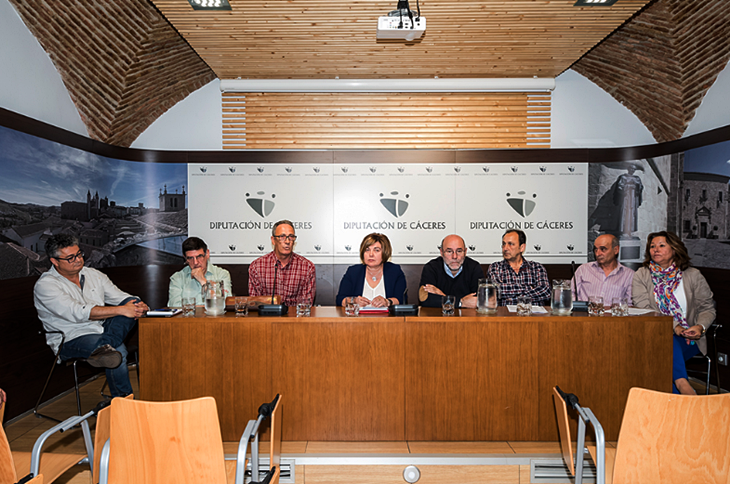 Unanimidad en la firma el Pacto Social y Laboral de la Diputación cacereña