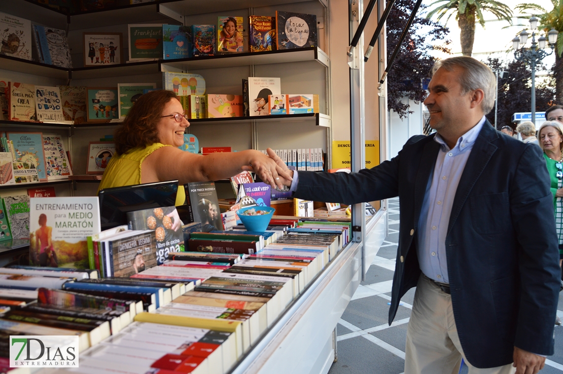 Imágenes de la inauguración de la 36ª Feria del Libro de Badajoz