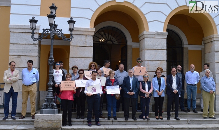 Minuto de silencio por el niño de 11 años asesinado por su padre