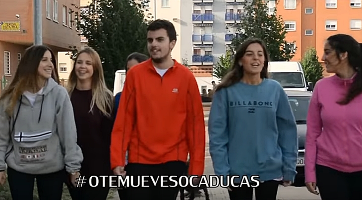 Alumnos de Enfermería de la UEx te invitan a ‘mover el esqueleto’