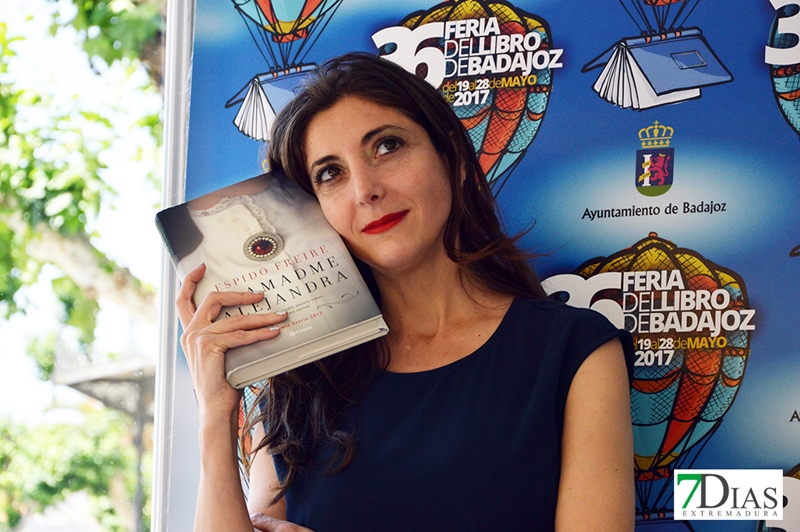Espido Freire, premio Azorín de Novela 2017, firma en Badajoz