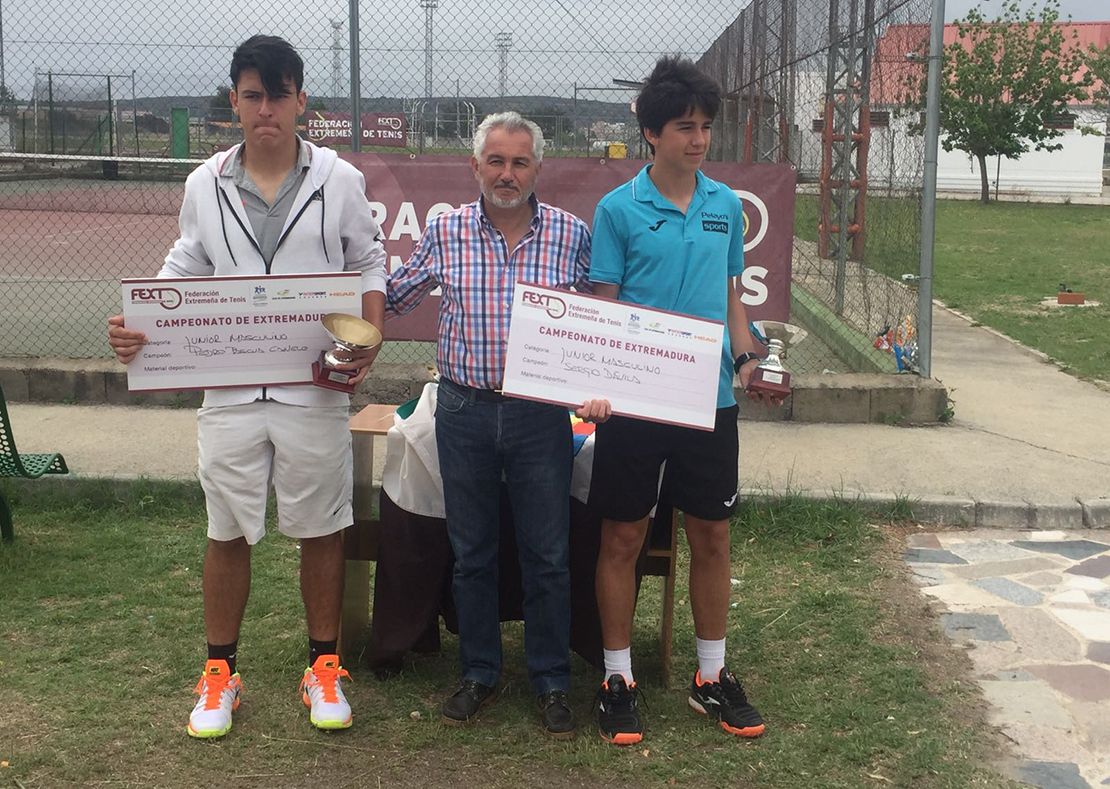Morgado y Dávila campeones de Extremadura junior de tenis