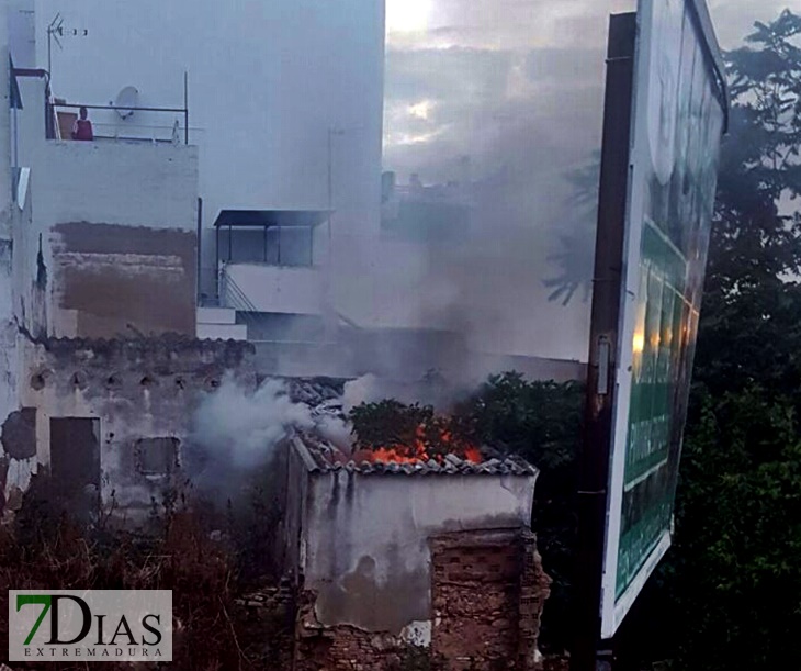 Un incendio calcina una vivienda en Badajoz