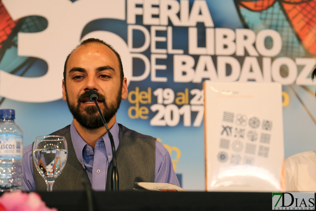 Imágenes de la presentación de la antología &quot; Piedra de toque&quot; y la colección &quot;El pirata&quot;