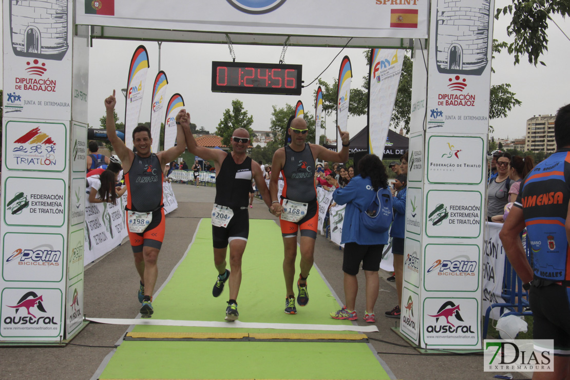 Fernández y Bustamante ganan el Triatlón Puerta Palmas de Badajoz