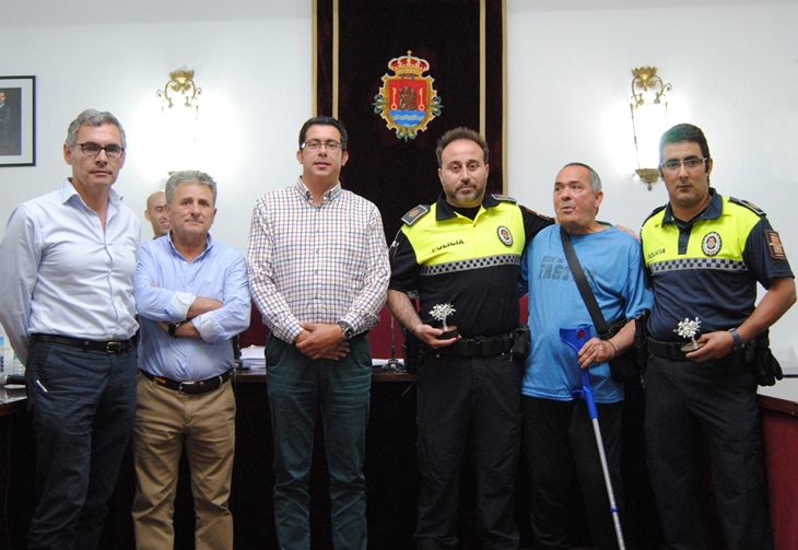 Reconocimiento a dos Policías Locales por salvar la vida a un hombre
