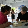 Imágenes del ambiente en la Feria del Libro de Badajoz