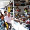 Imágenes del ambiente en la Feria del Libro de Badajoz