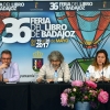 Imágenes del ambiente en la Feria del Libro de Badajoz