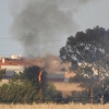 Los Bomberos sofocan un incendio en la rivera de los Limonetes (Talavera la Real)
