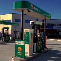 Las gasolineras ‘low cost’ deberán tener al menos un empleado