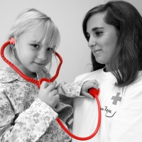 Cruz Roja acompaña a más de 28.000 niños hospitalizados en España