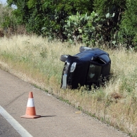 Vuelca un vehículo en la carretera de Badajoz a Olivenza