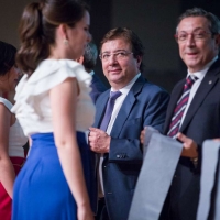 Vara anima a los jóvenes a participar en la vida pública