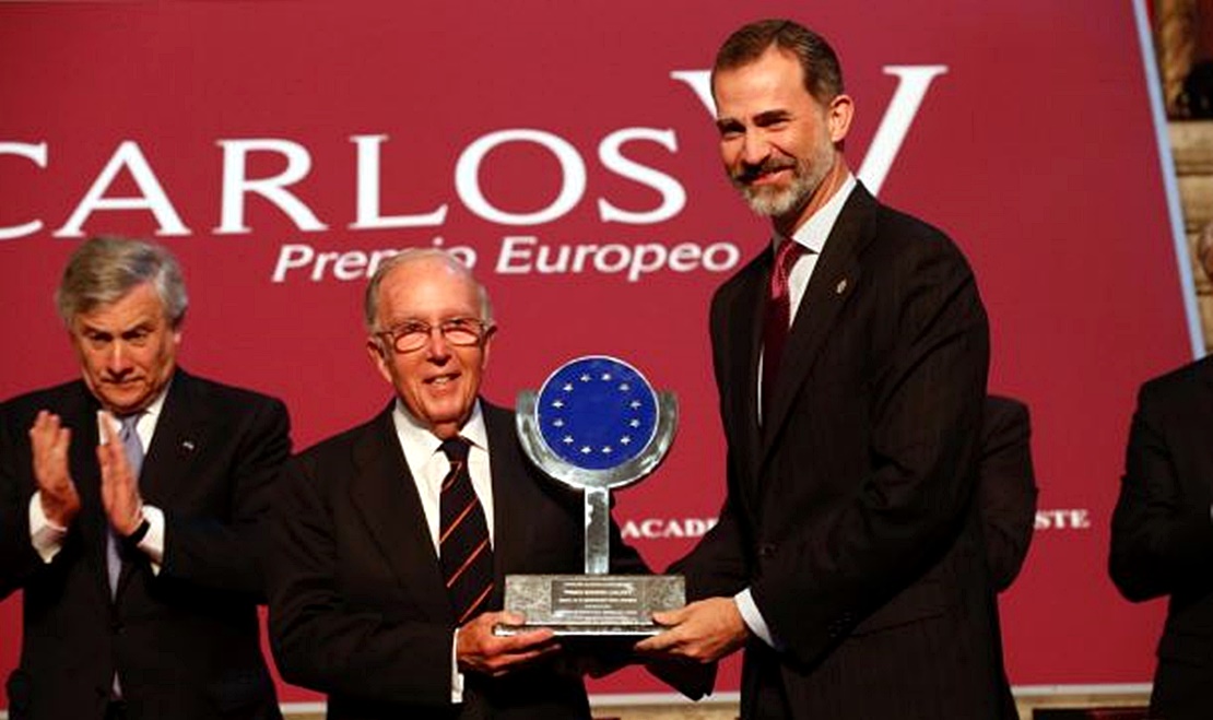 El rey muestra el compromiso con la UE en la entrega del Premio Carlos V