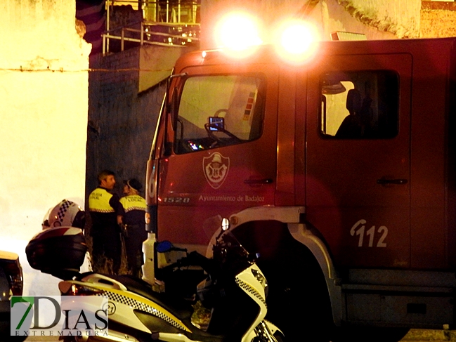 Un incendio calcina una vivienda en Badajoz