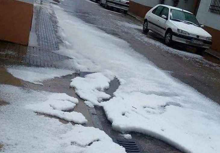 Impresionante granizada la caída esta tarde en Miajadas (Cáceres)