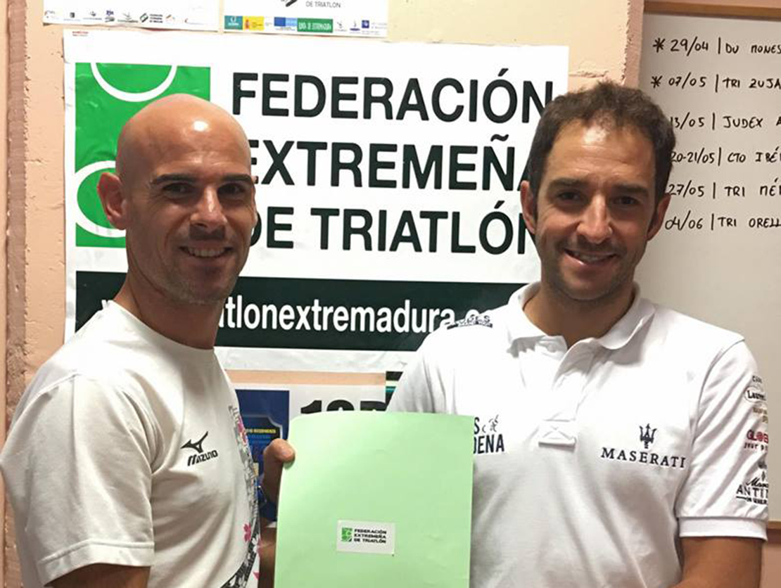 La Federación Extremeña de Triatlón y la UEX llegan a un acuerdo de colaboración