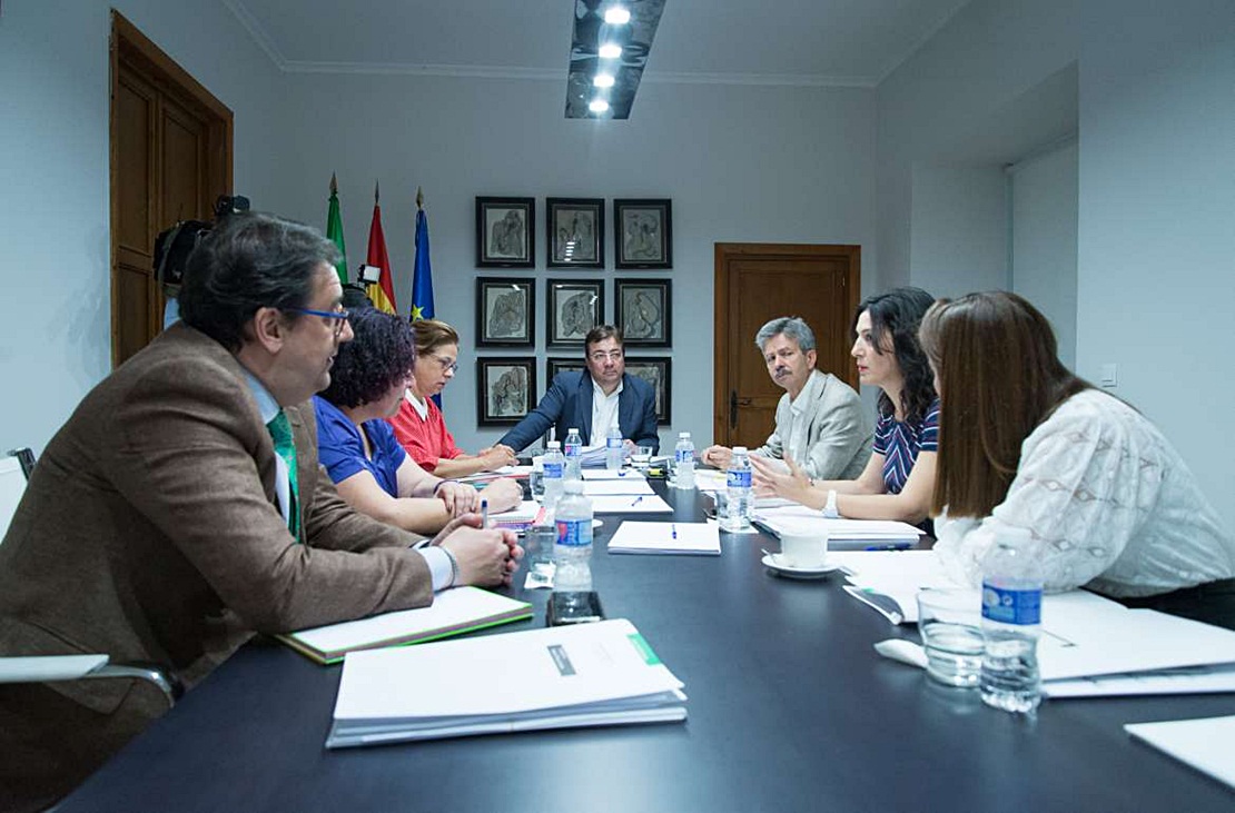 La Junta incorpora nuevos colectivos a la tarjeta de transporte subvencionado