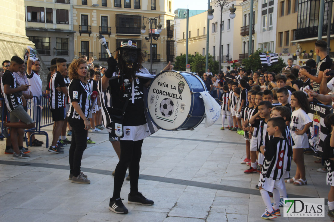 Imágenes del Club Deportivo Badajoz en el Ayuntamiento