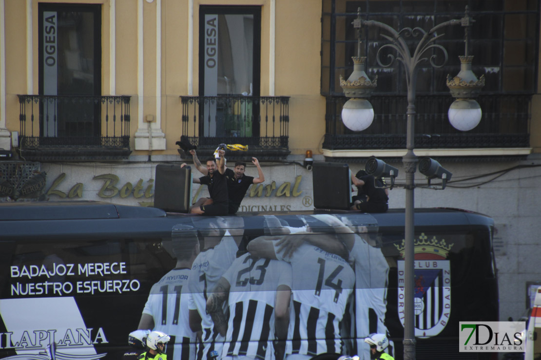 Imágenes del Club Deportivo Badajoz en el Ayuntamiento