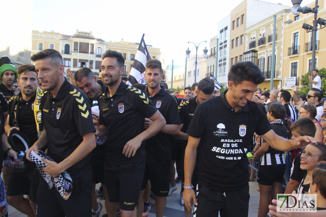 Imágenes del Club Deportivo Badajoz en el Ayuntamiento