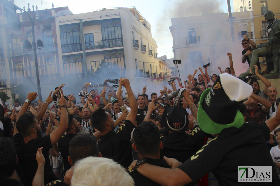 Imágenes del Club Deportivo Badajoz en el Ayuntamiento