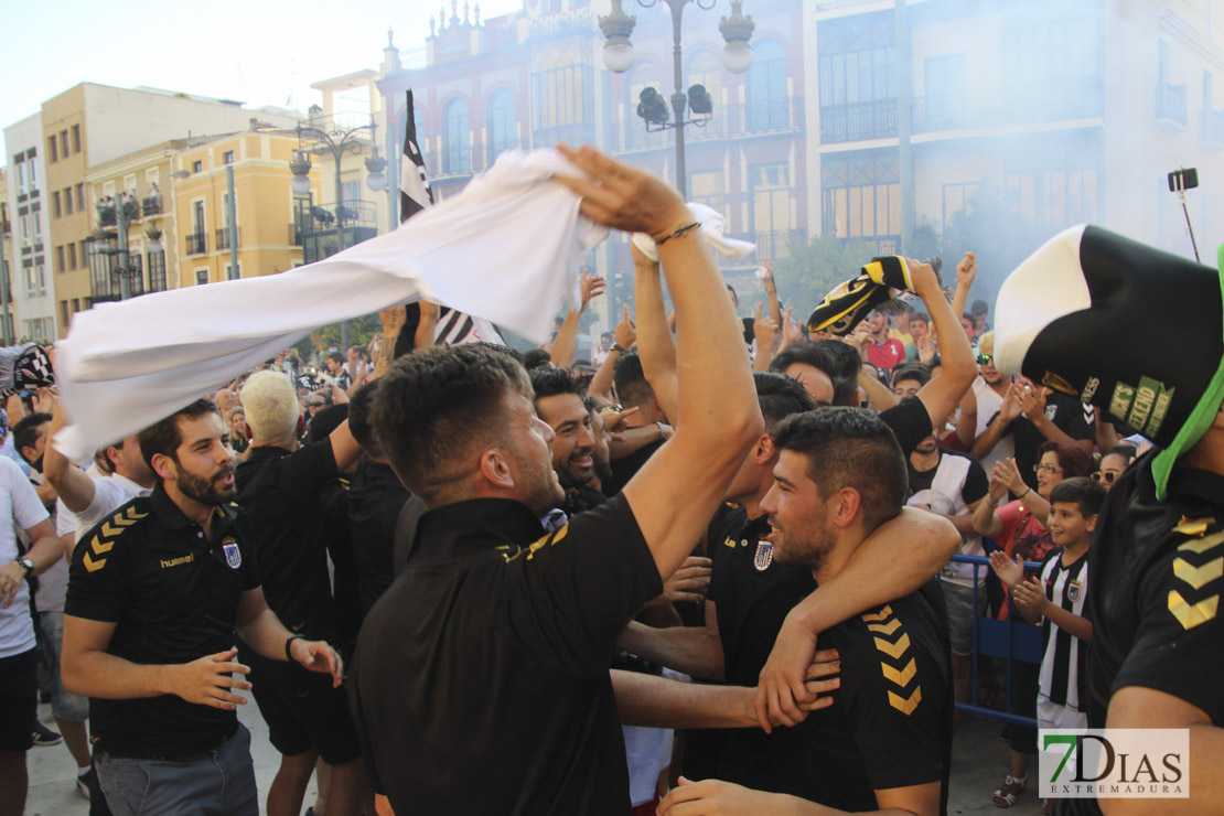 Imágenes del Club Deportivo Badajoz en el Ayuntamiento