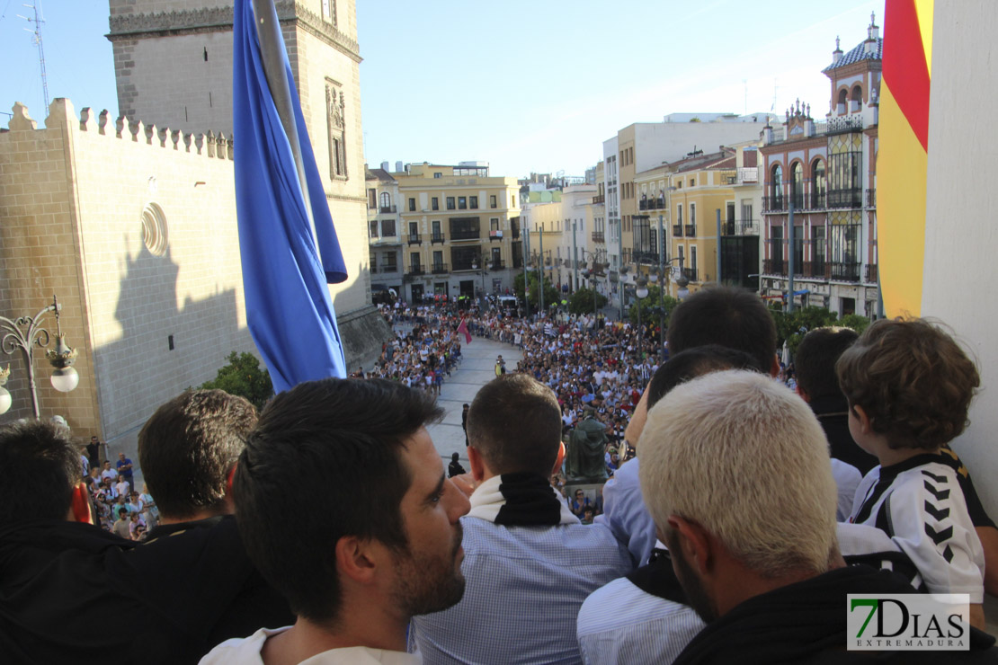 Imágenes del Club Deportivo Badajoz en el Ayuntamiento