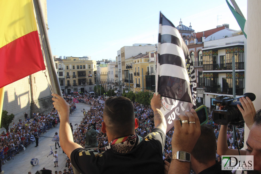 Imágenes del Club Deportivo Badajoz en el Ayuntamiento