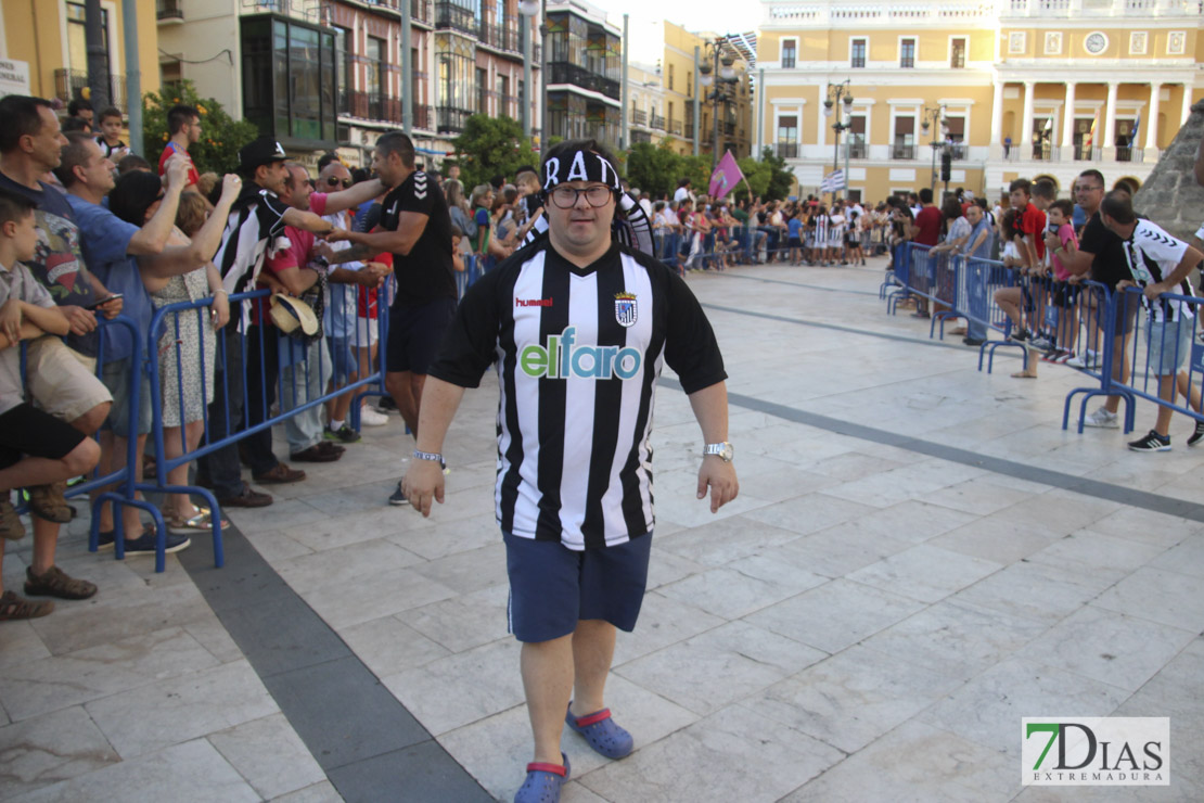 Imágenes del Club Deportivo Badajoz en el Ayuntamiento