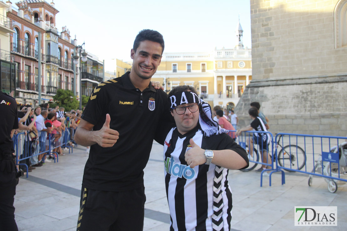 Imágenes del Club Deportivo Badajoz en el Ayuntamiento