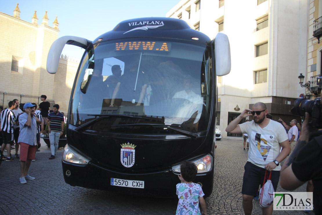 Imágenes del Club Deportivo Badajoz en el Ayuntamiento