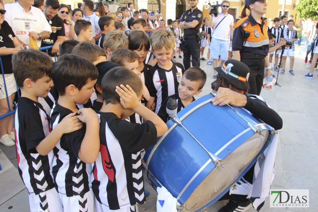 Imágenes del Club Deportivo Badajoz en el Ayuntamiento