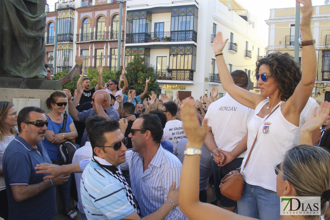 Imágenes del Club Deportivo Badajoz en el Ayuntamiento