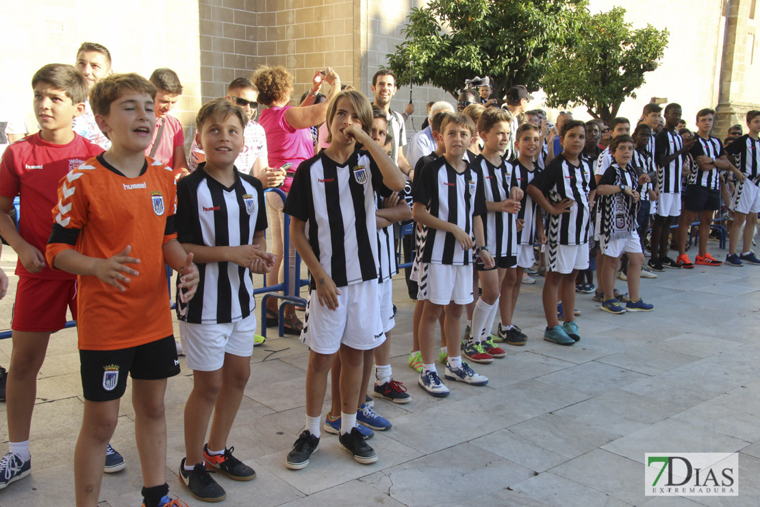Imágenes del Club Deportivo Badajoz en el Ayuntamiento