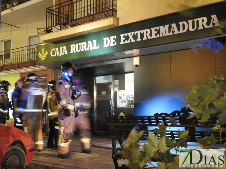 Incendio en una entidad bancaria de Ricardo Carapeto (Badajoz)