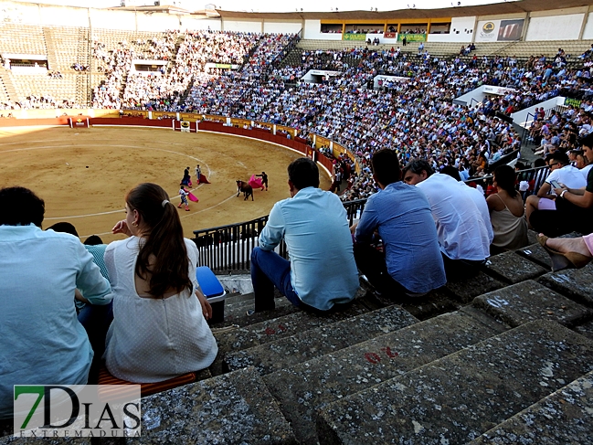 Imágenes de la primera corrida de toros de la Feria de San Juan en Badajoz