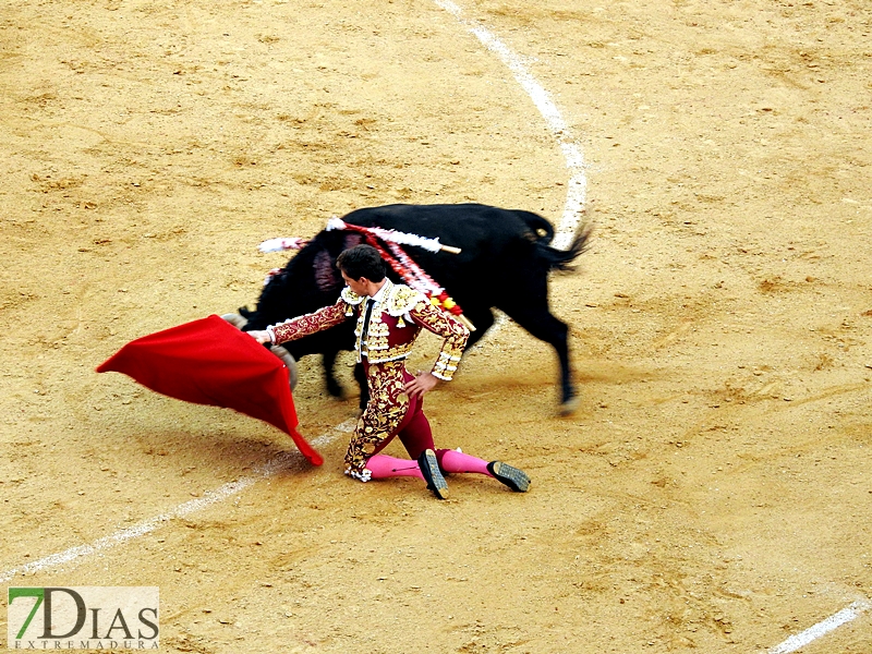 Imágenes de la segunda corrida de toros de la Feria de San Juan en Badajoz