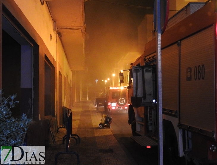 El incendio en un local alerta a los vecinos de La Picuriña (Badajoz)