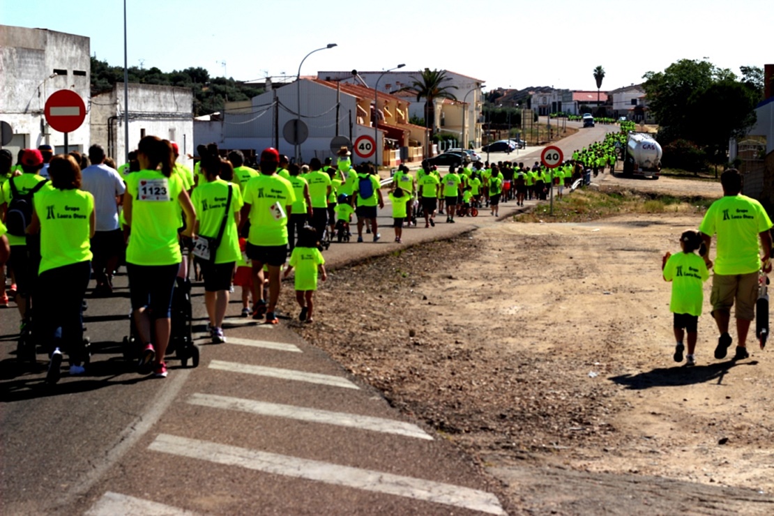 La marea amarilla solidaria inunda las calles de Miajadas