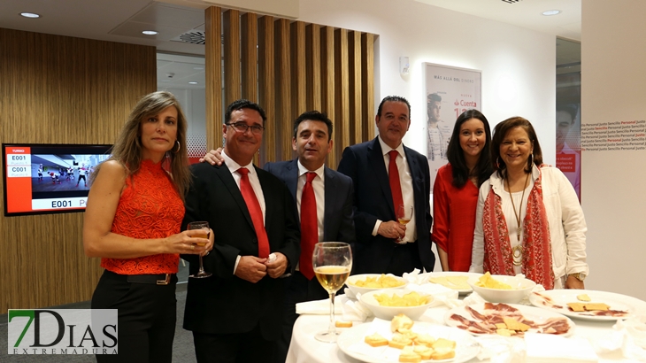 El Santander estrena la nueva imagen de su oficina central