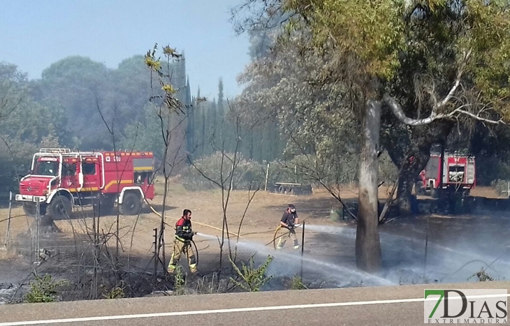 Arde una finca en la Urbanización Campomanes de Badajoz