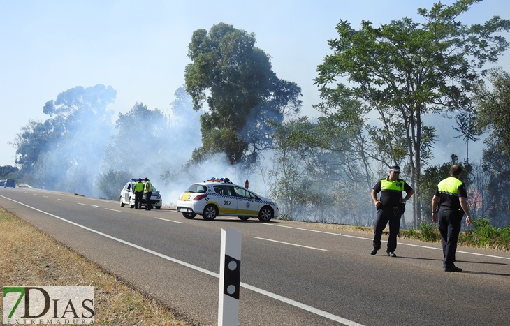 Arde una finca en la Urbanización Campomanes de Badajoz