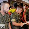 Imágenes de la emotiva despedida de los militares extremeños que parten hacia Letonia